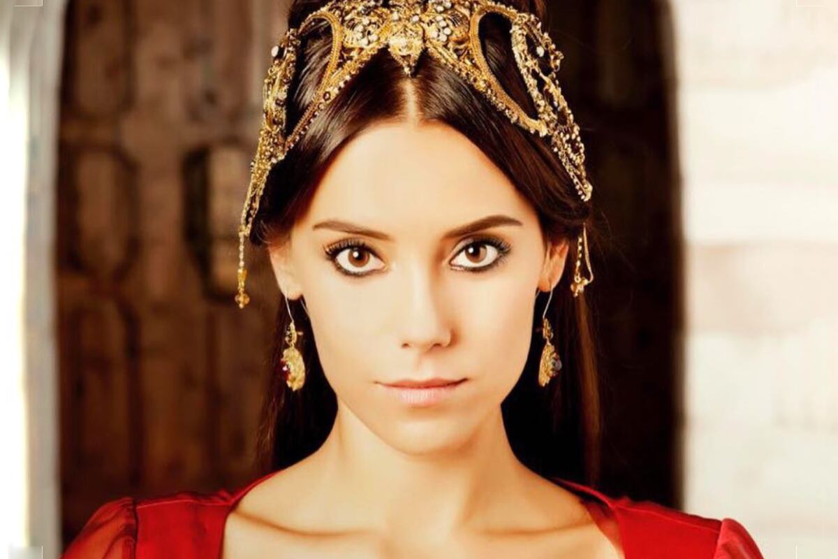 Cansu Dere es una de las actrices más famosas de la televisión turca (Foto: Cansu Dere / Facebook)