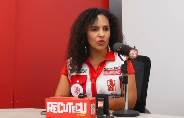 Rosario Fernández Bazán, docente de profesión y hermana del exalcalde de Trujillo, Arturo Fernández Bazán. Postula por el Partido Político Un camino diferente. (Captura Recutecu Media YouTube)