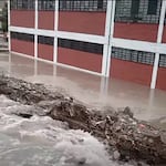 Colegio Fe y Alegría N° 25 fue inundado por ruptura de tubería en SJL