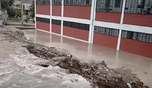 San Juan de Lurigancho: Colegio Fe y Alegría N° 25 fue inundado por ruptura de tubería
