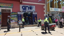 ¡DE TERROR! Cuatro ‘marcas’ roban mochila con dinero a esposos tras salir de banco en Juliaca