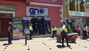 ¡DE TERROR! Cuatro ‘marcas’ roban mochila con dinero a esposos tras salir de banco en Juliaca