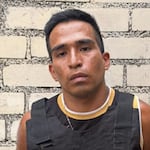 Agente del INPE dirigía banda criminal: Cayó con fotos de armas que ofrecía alquilar a delincuentes