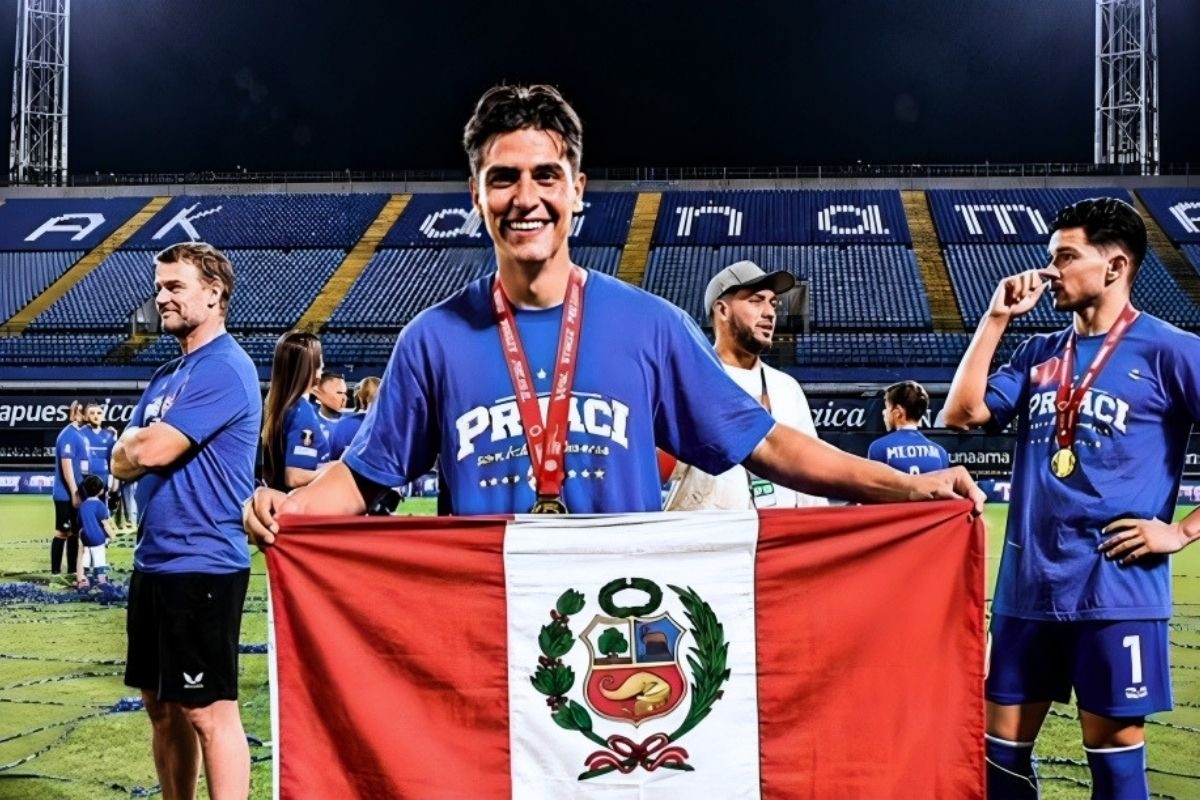 Matteo Pérez se olvidó de Suecia y toma la bandera de Perú para fetejar en Croacia (Foto: @GNK_Dinamo)