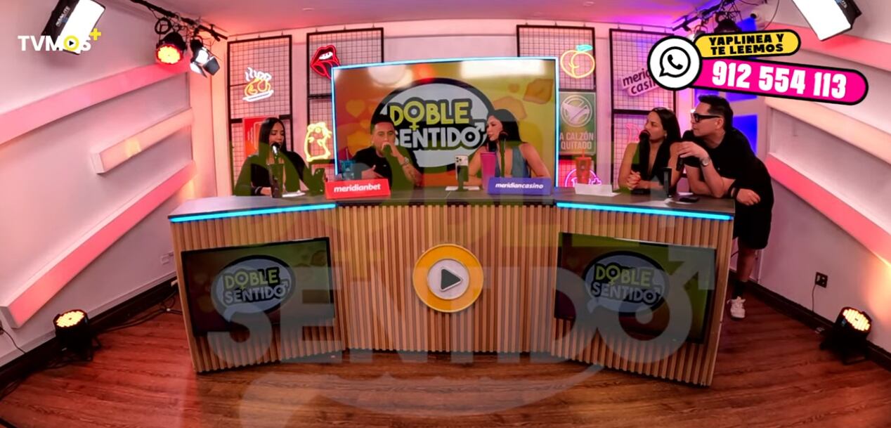 Carloncho entrevistando a Pamela Franco y Christian Cueva.