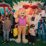 Paolo Guerrero y Ana Paula Consorte se lucen con sus hijos en el estreno de la nueva película de PAW Patrol