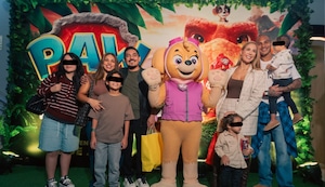 Paolo Guerrero y Ana Paula Consorte se lucen con sus hijos en el estreno de la nueva película de PAW Patrol