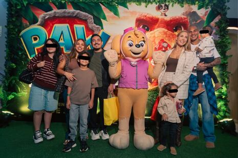 Paolo Guerrero y Ana Paula Consorte se lucen con sus hijos en el estreno de la nueva película de PAW Patr...