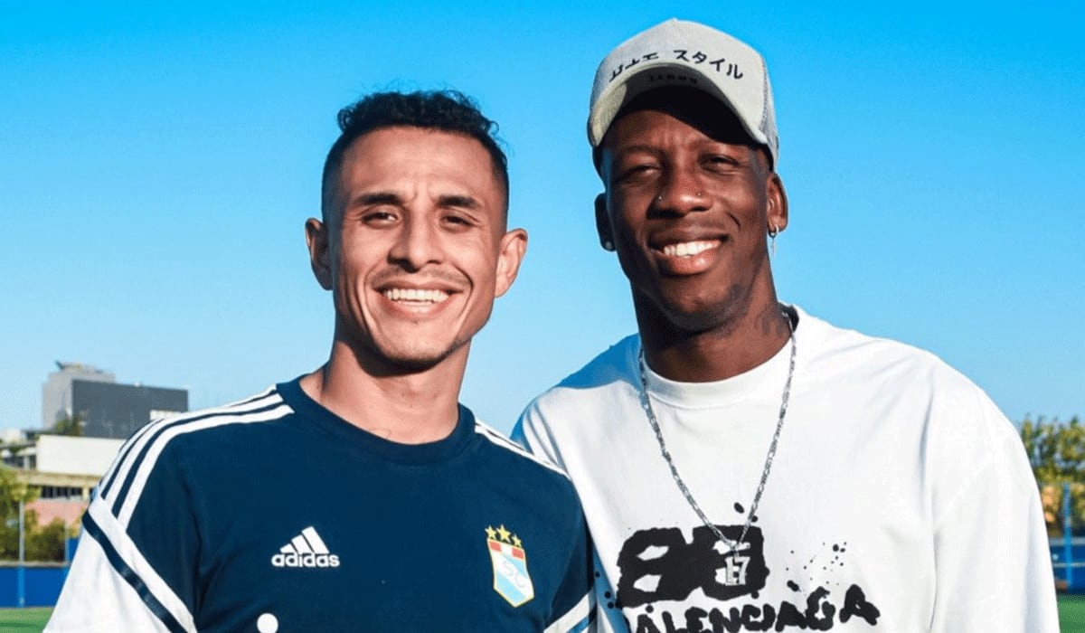 Advíncula se tomó foto con 'Loba' y Yotún. (Sporting Cristal)