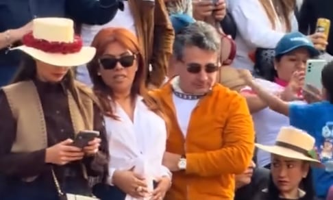 Magaly Medina genera preocupación al aparecer sostenida por Alfredo Zambrano.