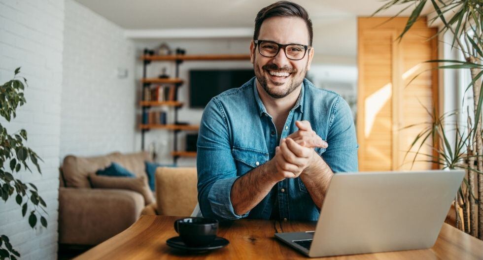 Haz que te encuentren fácilmente. Asegúrate de que todas las redes sociales de tu negocio tengan la misma información del producto o servicio que ofreces.