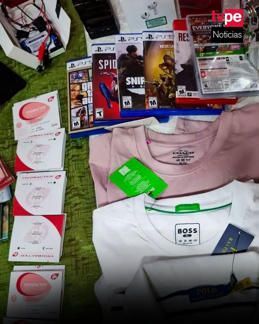 Videojuegos y ropa incautados a Jhonsson Pulpo. Foto: TV Perú