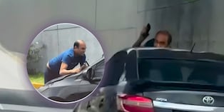 Taxista es llevado sobre capó de vehículo que lo chocó (Foto: @americanoticias)