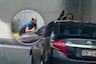 ¡Se lo llevó en el capó! Conductor tuvo furiosa reacción tras chocar en la Vía expresa de Javier Prado