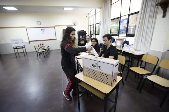 Electores pudieron ejercer su voto con el DNI vencido (Foto: César Bueno)