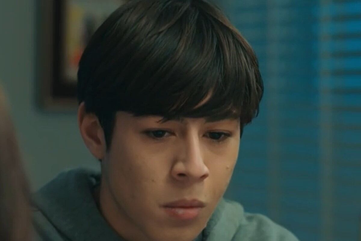 Alí aún no acepta que su madre se case con Aras en "Infiel" (Foto: Med Yapim)