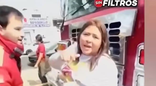 Mujer se pelea con su pareja e impide el paso de camión de bomberos que se dirigía a emergencia