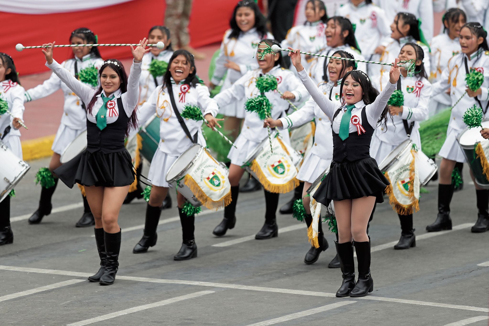 Colegio de Huaycán participó la Gran Parada Militar. Foto: HUGO PEREZ / @photo.gec