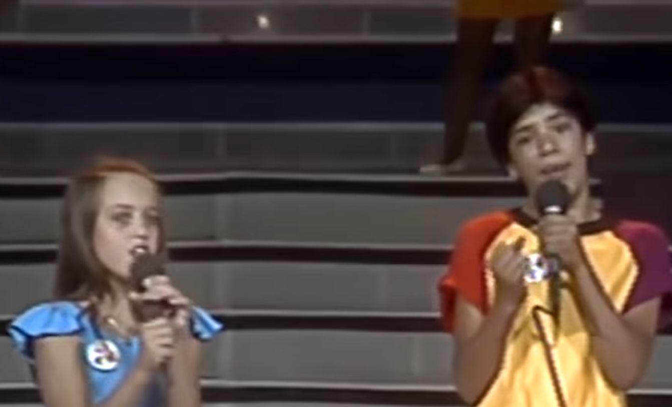 La temática del show consistía en que los participantes interpretaran las canciones del ‘Sol de México’ (Foto: Club Fey Vértigo / Youtube)