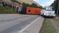 Juliaca: Bus se despista, vuelca y pasajeros salvan de morir