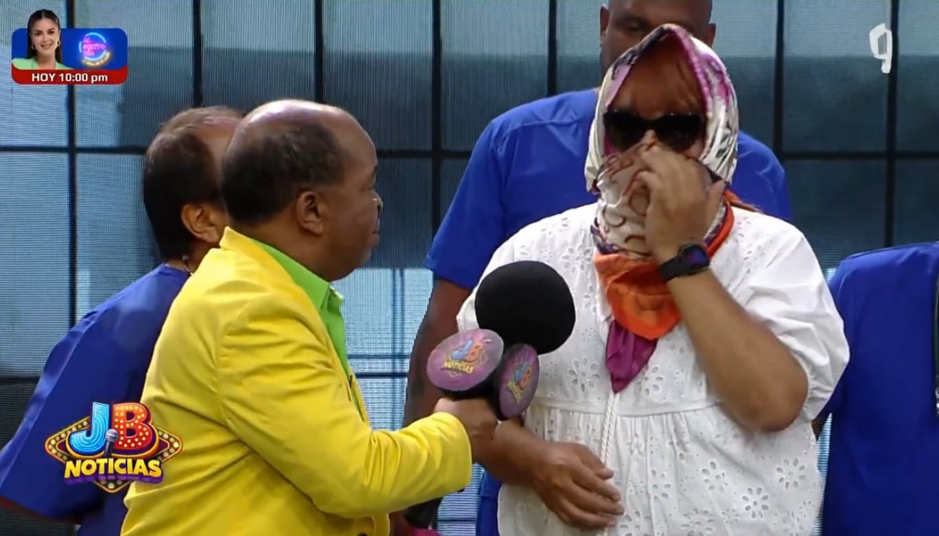 Jorge Benavides personificó a 'Mascaly' en 'JB Noticias' tras la cirugía de rostro de Magaly Medina.