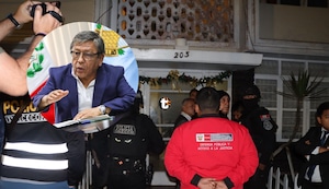 ¡Allanan casa del gobernador regional del Callao! La Policía busca a Ciro Castillo Rojo por liderar presunta red de corrupción