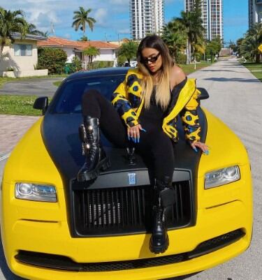 La colombiana Karol G lució esta prenda a inicios del 2020 (Foto: Karol G / Instagram)