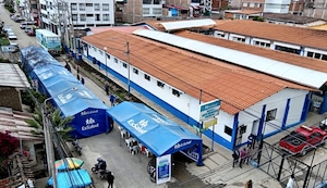 Se gastan la plata en amigas y no en hospitales