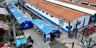 Se gastan la plata en amigas y no en hospitales