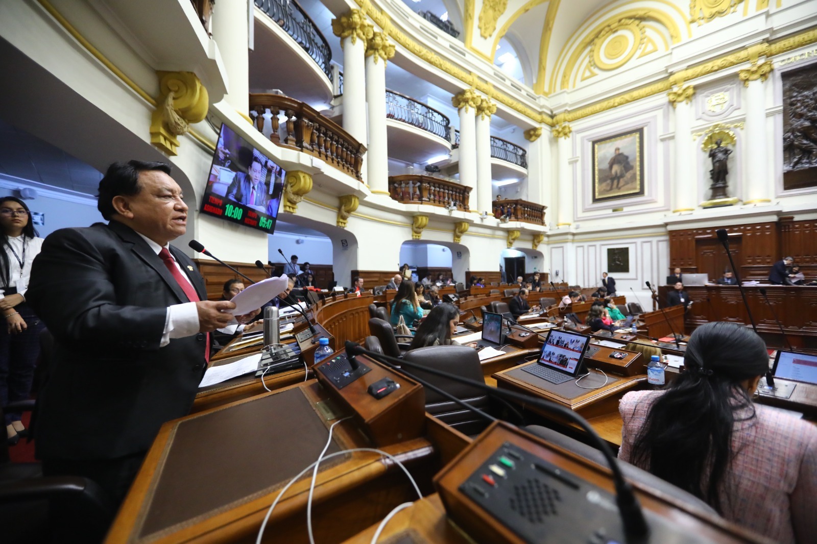 José Luna Gálvez pide celeridad a la Mesa Directiva, para aprobar en el Pleno la ley a favor de la Universidad Nacional Tecnológica de San Juan de Lurigancho.