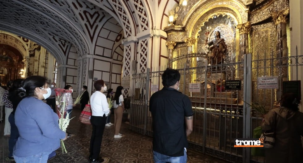 En templos y desde los hogares se celebró el Domingo de Ramos, que da inicio a la Semana Santa. (Trome / Jessica Vicente)