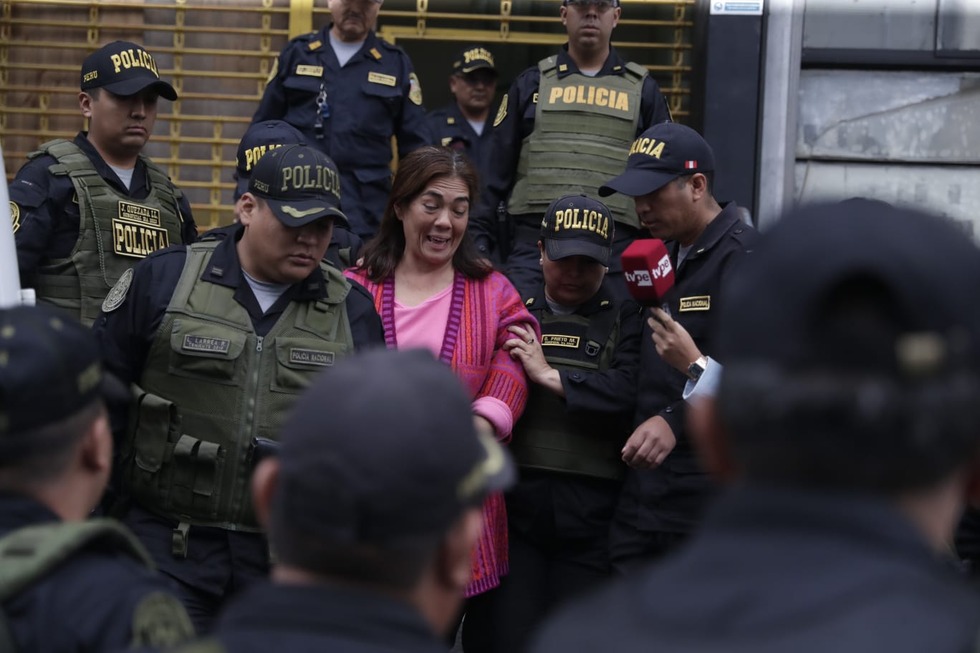 Salida de Mauricio Fernandini y Sada Goray de la carceleta de poder judicial. Foto: Hugo Pérez / @photo.gec