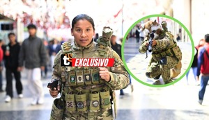 Mamita soltera se gana la vida como muñeco ‘Rocket’ de Los Guardianes de la Galaxia en el Jirón de la Unión
