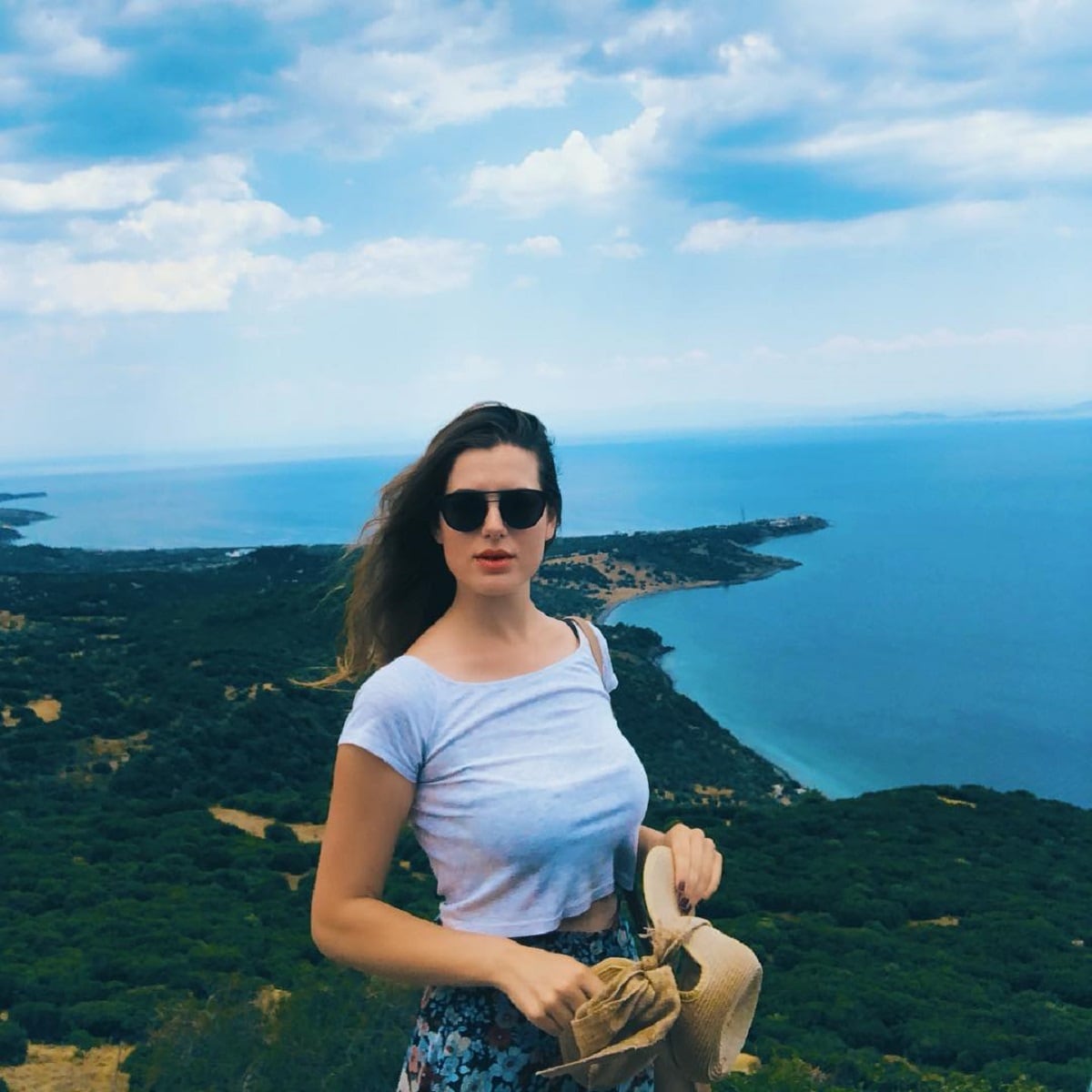 Belfu Benian, actriz de "Fugitiva", disfrutando de un hermoso paisaje (Foto: Belfu Benian/ Instagram)