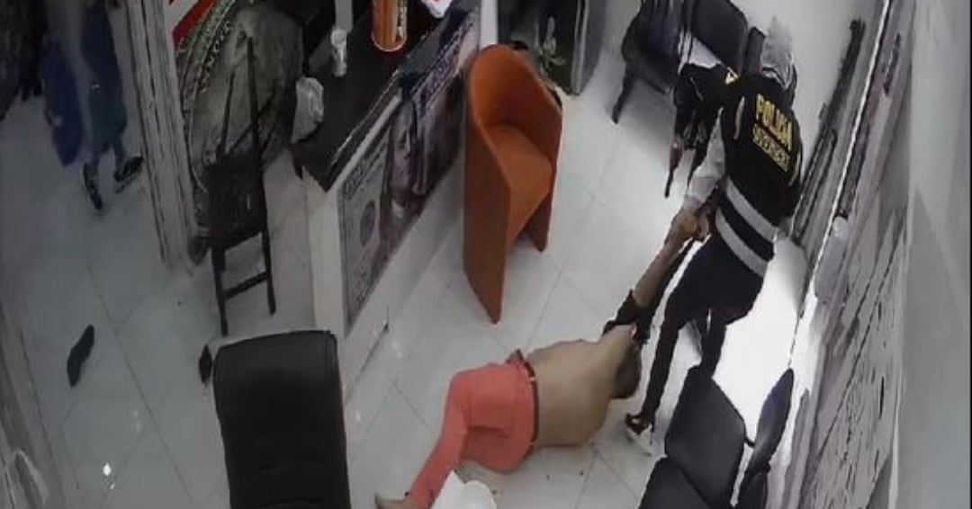 Trujillo: Secuestradores vestidos de policías rompen cabeza y se llevan a rastras a empresario.