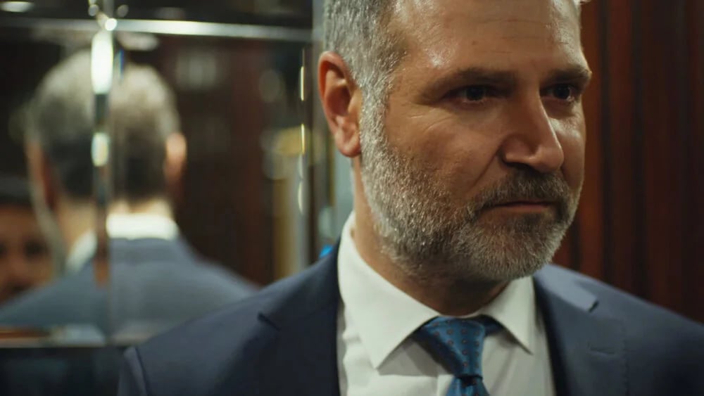 Burak Tamdogan es Tekin Mirkelamoğlu en la telenovela turca “En el corazón de la ciudad” (Foto: Ay Yapım)