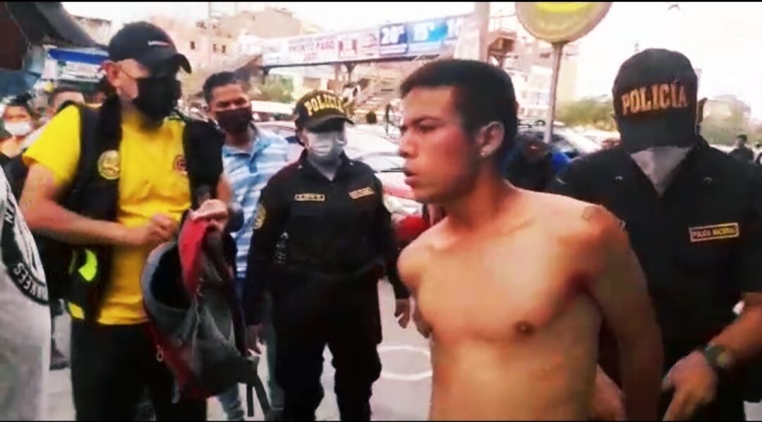 Sujeto fue atrapado a los pocos segundos de perpetrar su fechoría. | Foto: Municipalidad de Comas