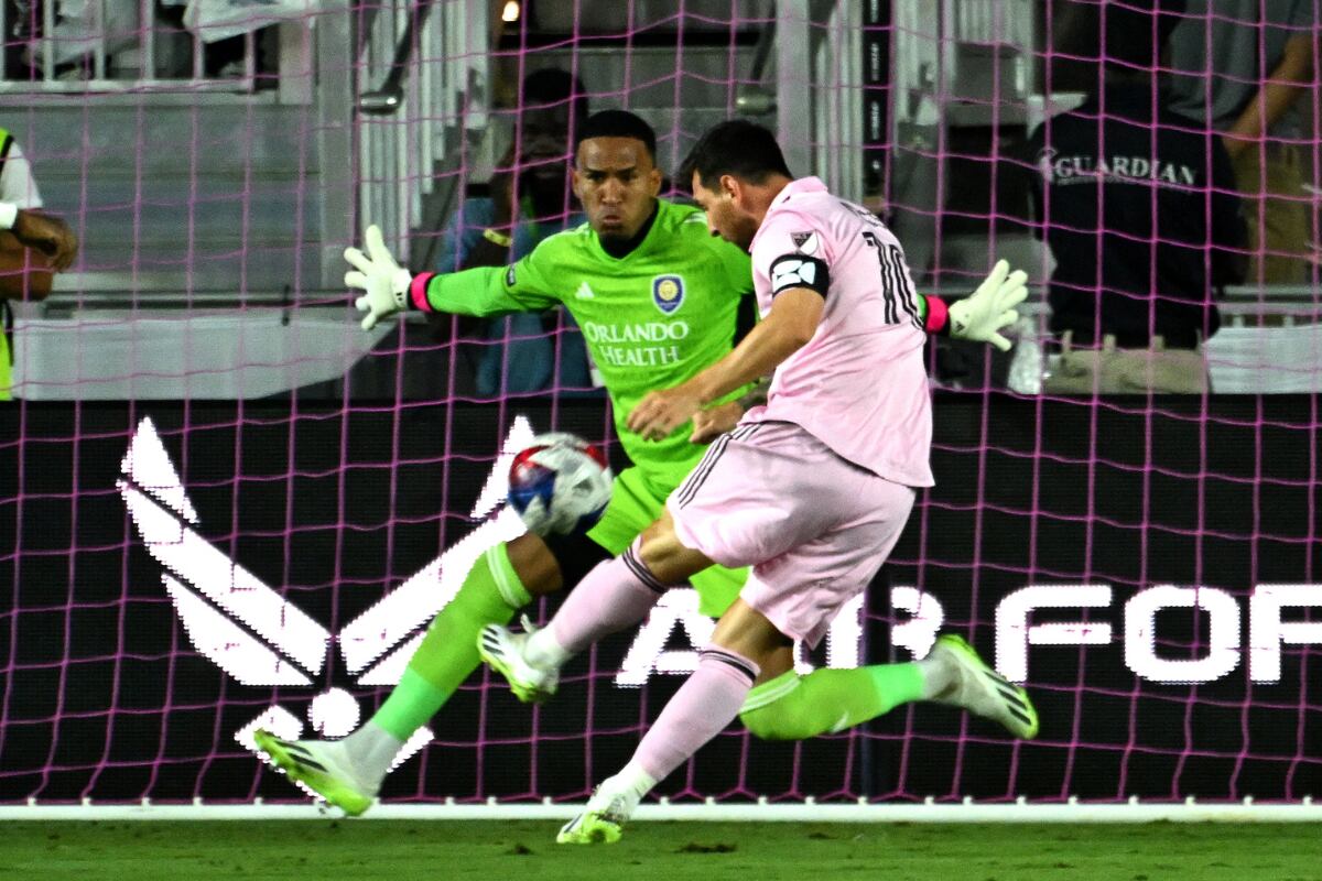 Leo Messi marcó doblete para darle la victoria al Inter Miami sobre Orlando City | Foto: AFP