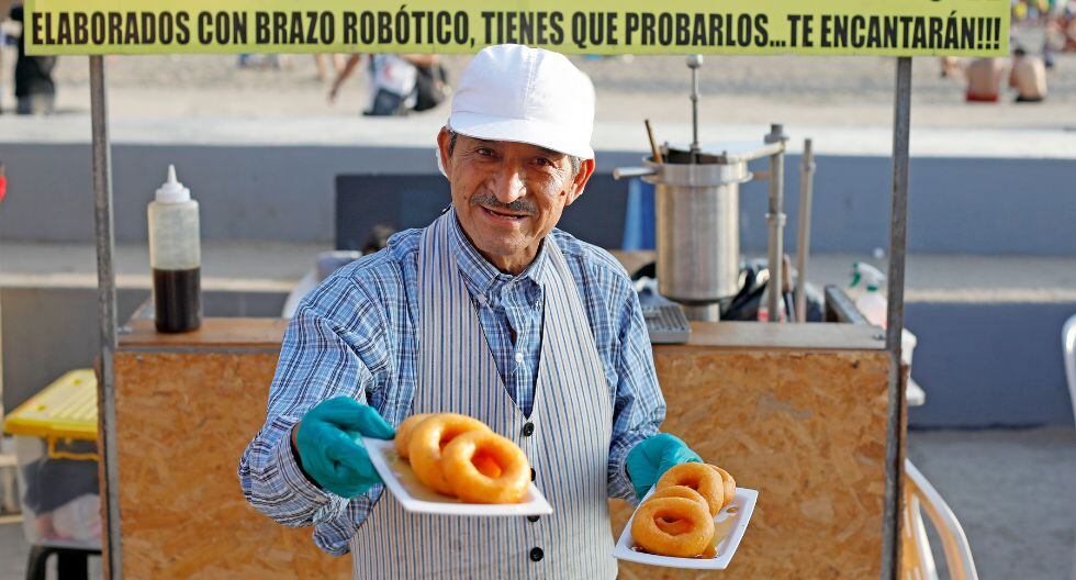 La pandemia lo golpeó duró, eso lo motivó a vender picarones. Fotos: Trome.