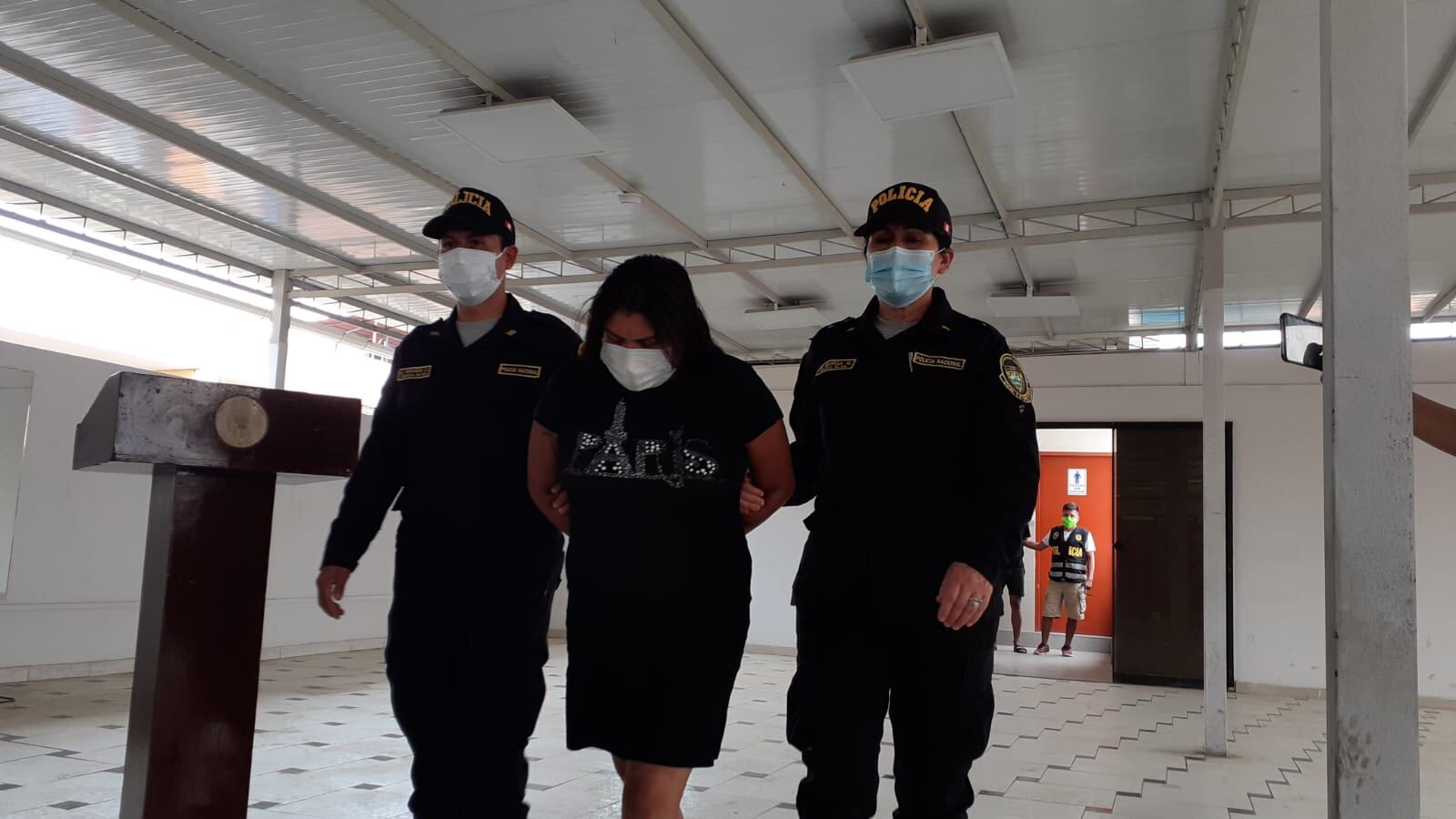 Un clan familiar llamado ‘Los Bravos de Gálvez’, conformada por dos hermanos y el cuñado, quienes se dedicarían a amenazar y extorsionar a comerciantes que trabajan en los alrededores del centro comercial Polvos Azules, fueron capturados.