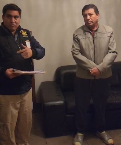 Diligencia en La Molina. El alcalde de La Victoria, Rubén Cano, durante el allanamiento y registro de su vivienda por las autoridades. Foto: Policía Nacional