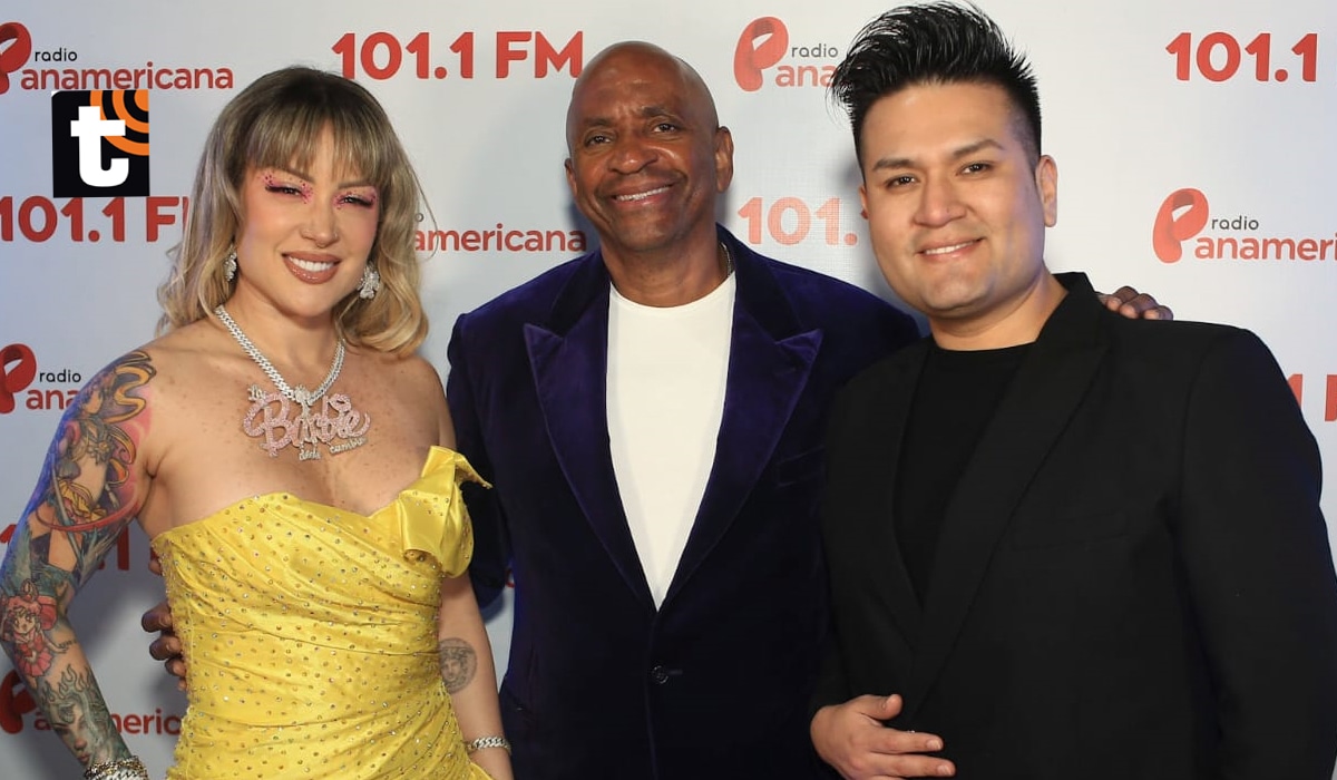 Sergio George con Leslie Shaw, Deyvis Orosco, artistas que fueron parte del ‘Ataca Sergio! Christmas Bash’.