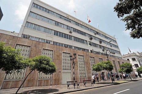 Carnaval de candidatos: 34 partidos políticos inscritos ante el JNE para las Elecciones 2026, hasta la m...