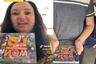 Niña es viral por no poder abrir una caja de CD y no sabe de qué se trata