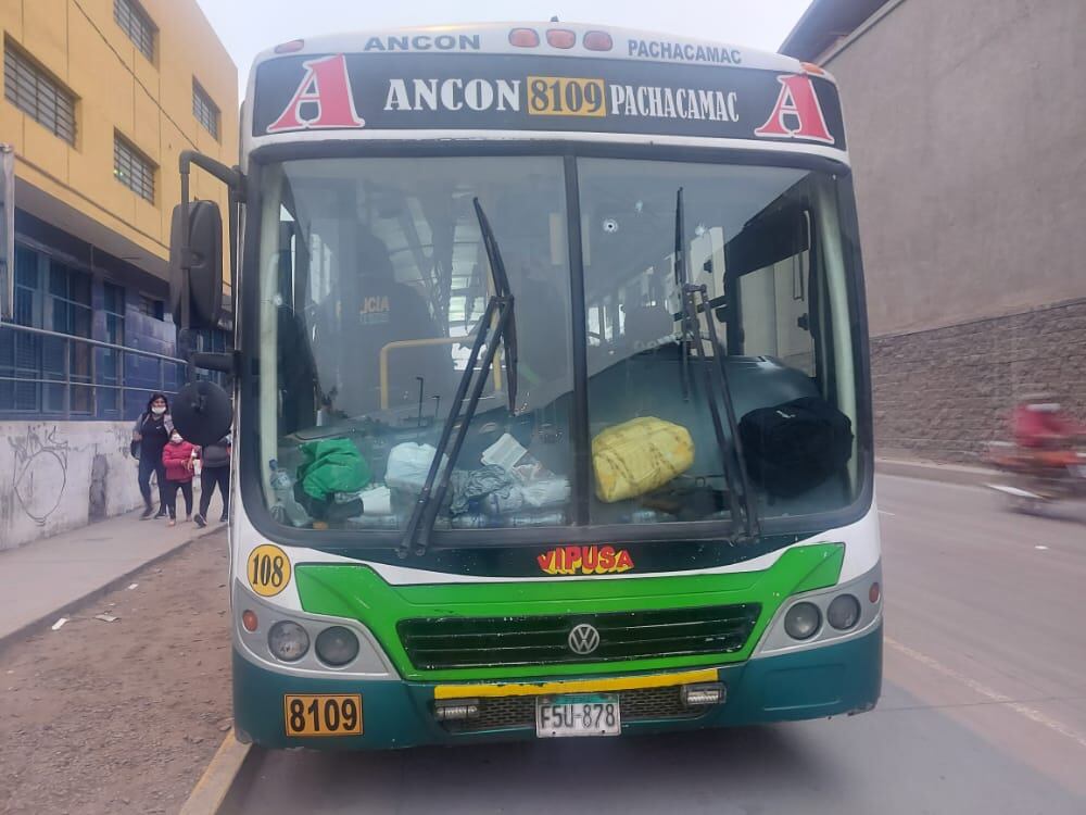 Un delincuente fue abatido por un policía de civil durante un asalto a un bus de transporte público, en San Juan de Miraflores. (foto: TROME)