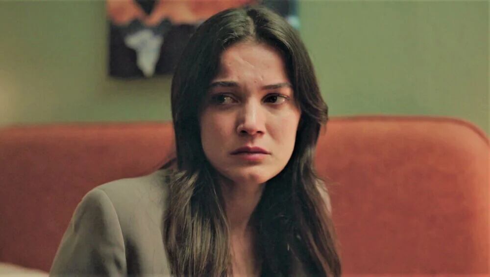 Ceylin tiene dudas en la telenovela "Secretos de familia" (Foto: Ay Yapım)