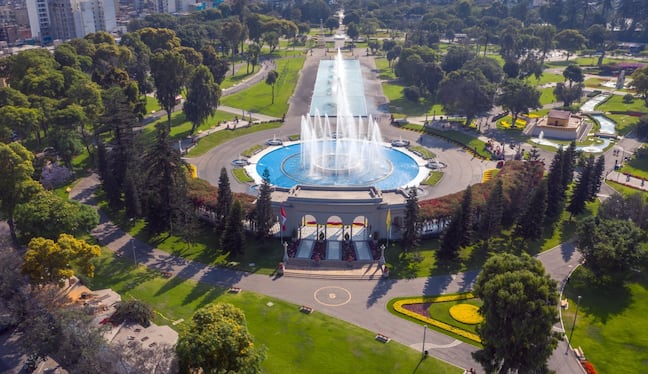 Inaugurado en 1929, el parque ha sido un punto de encuentro cultural y recreativo para los limeños y visitantes.