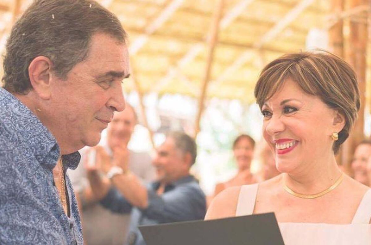 La actriz y Marcelo Oxenford el día de su matrimonio (Foto: Yvonne Frayssinet / Instagram)