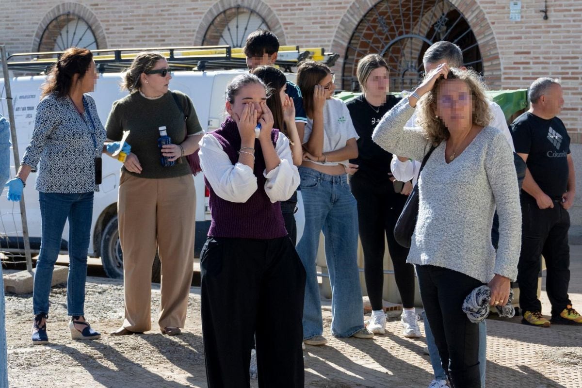 Escenas de dolor de los familiares que llegaron hasta la zona de impacto (Foto: EFE)