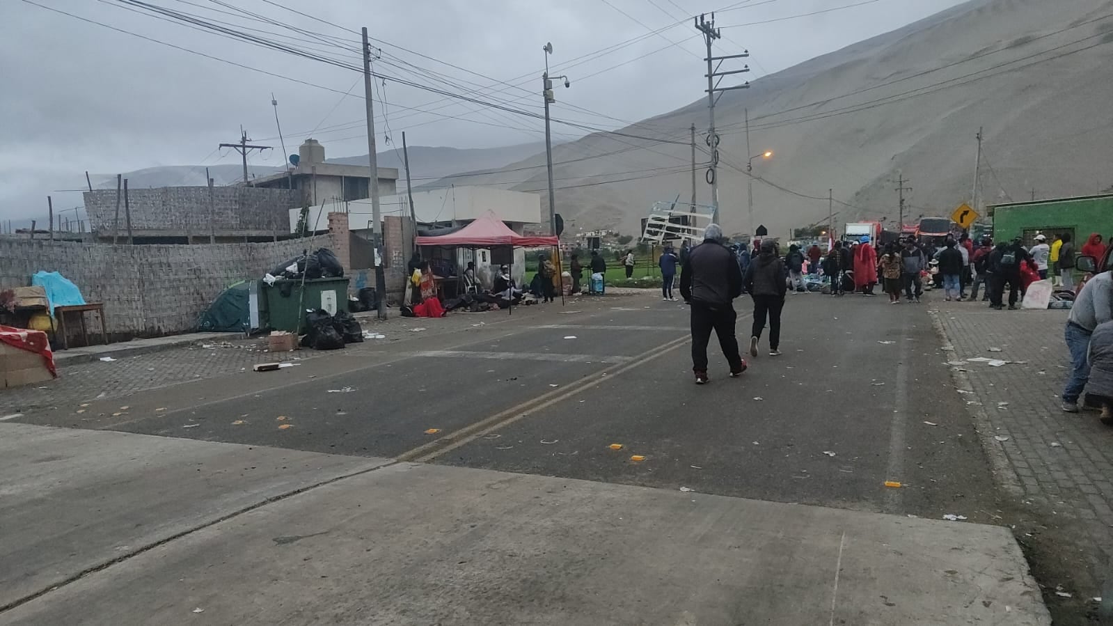 Carretera Panamericana Sur amaneció bloqueada. Foto: difusión.